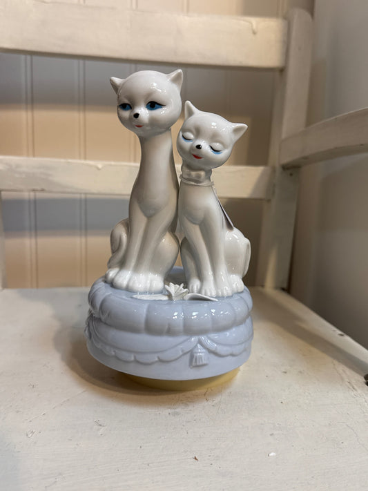 Siamese cat music box