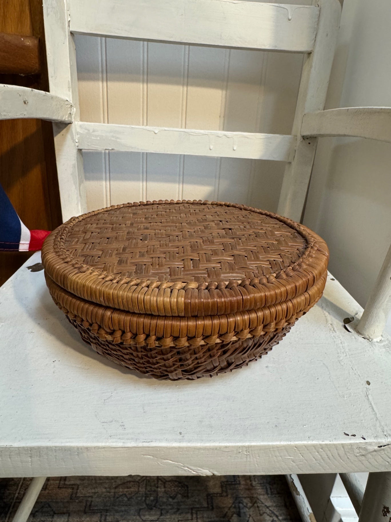 Woven basket with lid