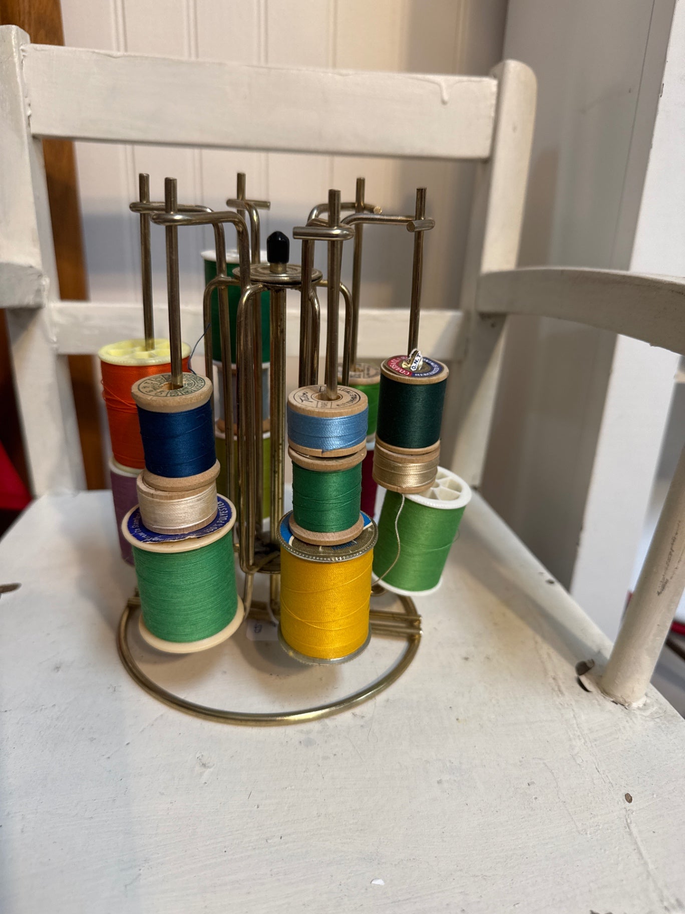 Vintage rotating thread pool holder