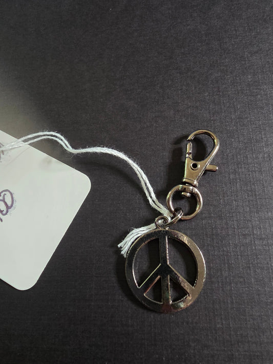 5c peace sign zipper pull 