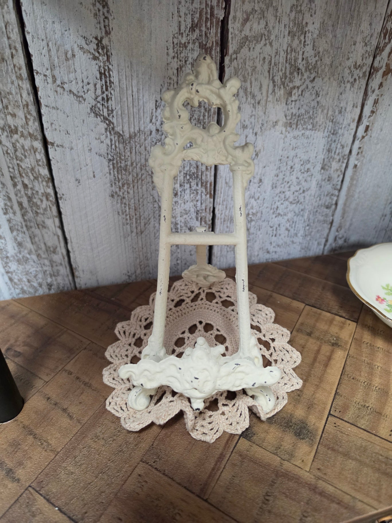 Cast iron plate holder 