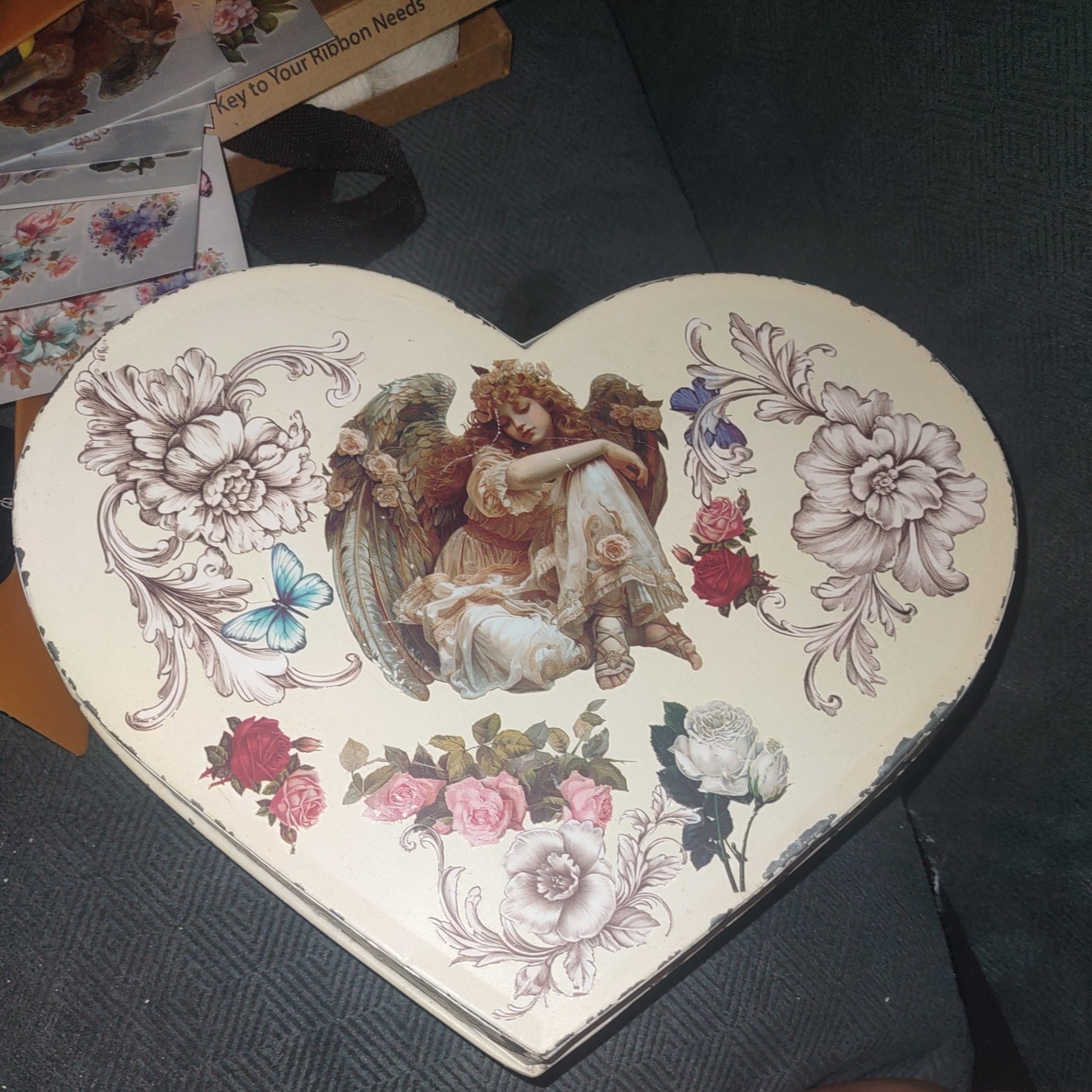 Heart angel tin box