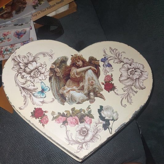 Heart angel tin box