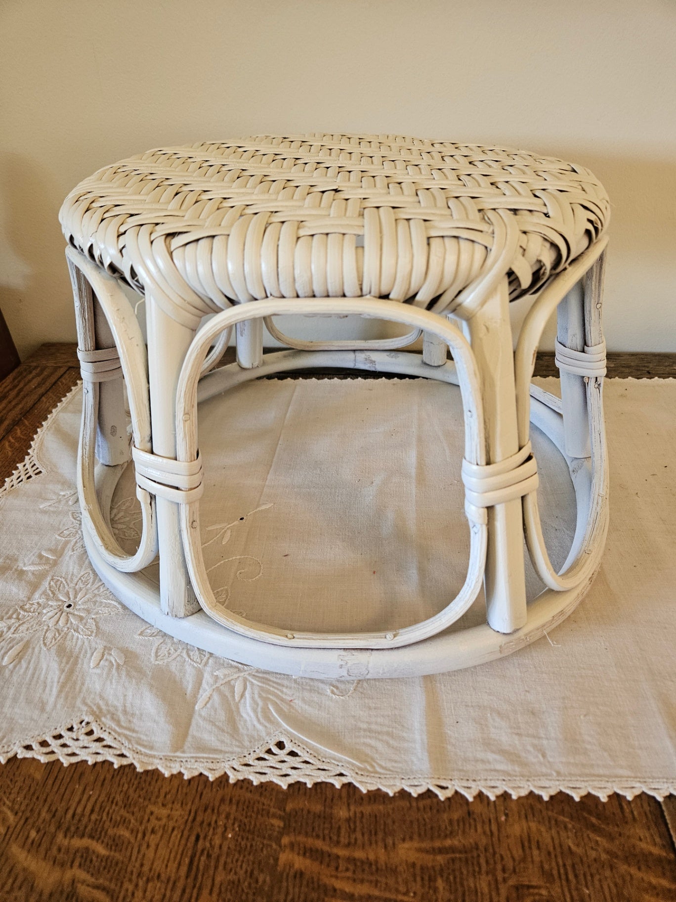 Vintage white rataan footstool21