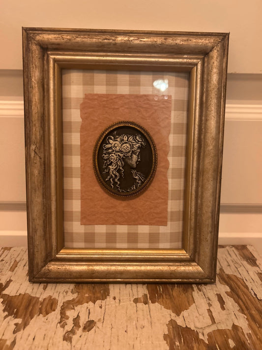 Cameo girl