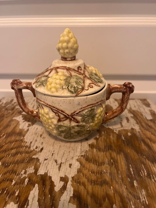cottage bowl with lid