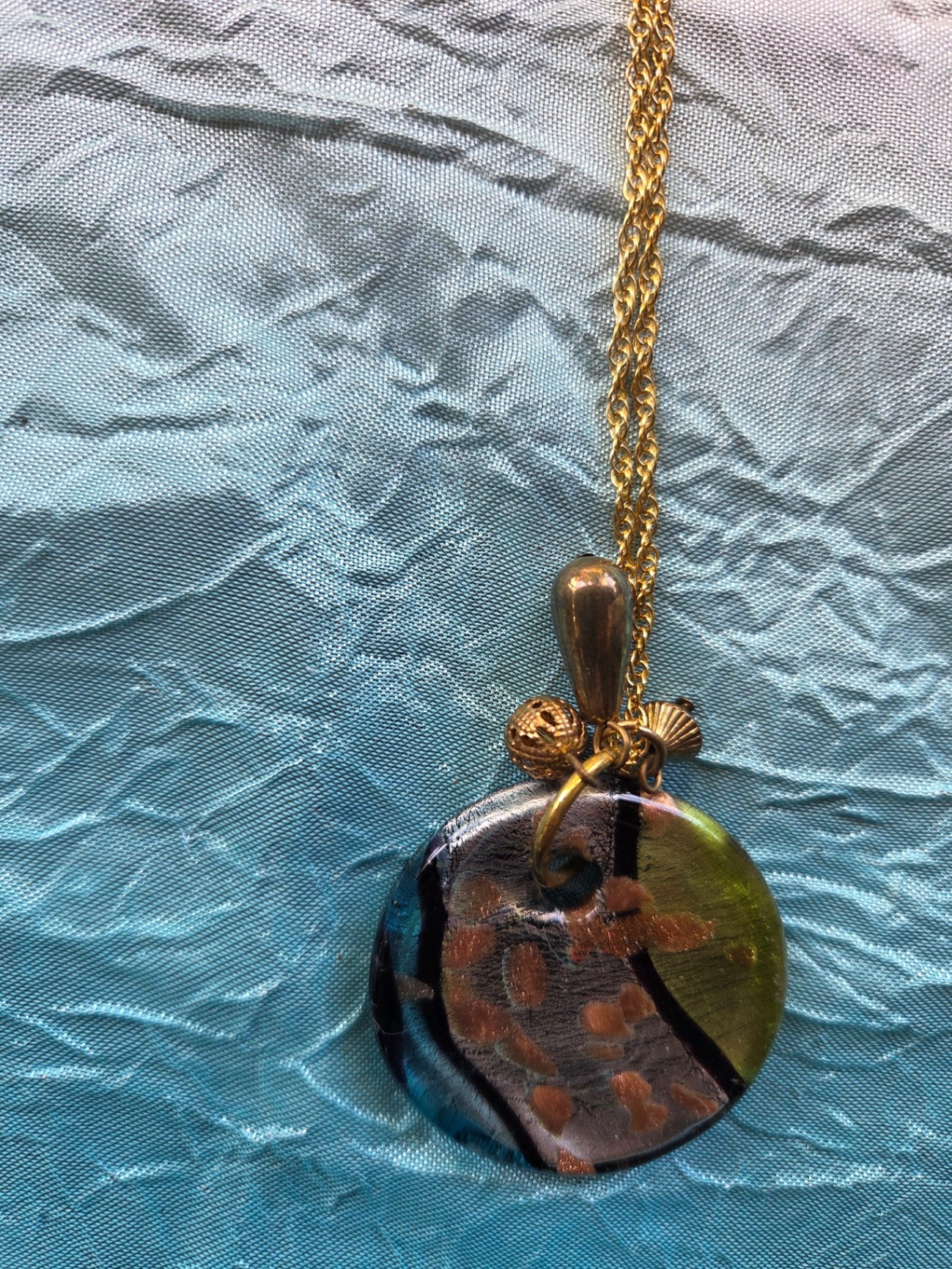 Round glass pendant