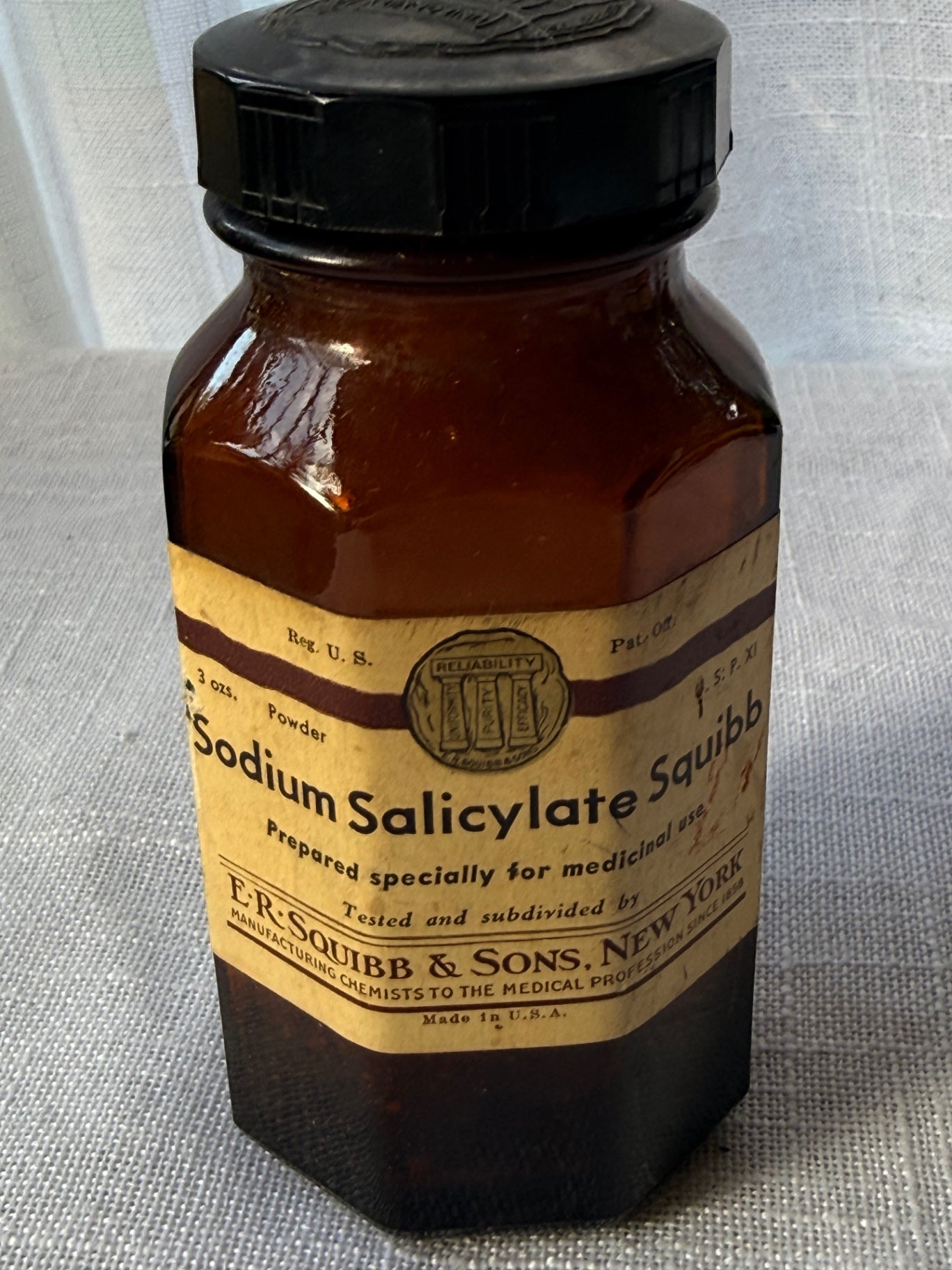 Vintage 1930s E.R. Squibb & Sons Amber Glass Pharmacy Bottle – Sodium Salicylate Powder (3 oz.)