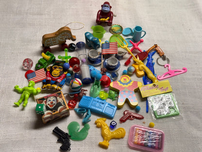 Vintage & Retro Miscellaneous Novelty Toy Grab Bag Lot – Wind-Up, Miniatures, Marbles & Trinkets