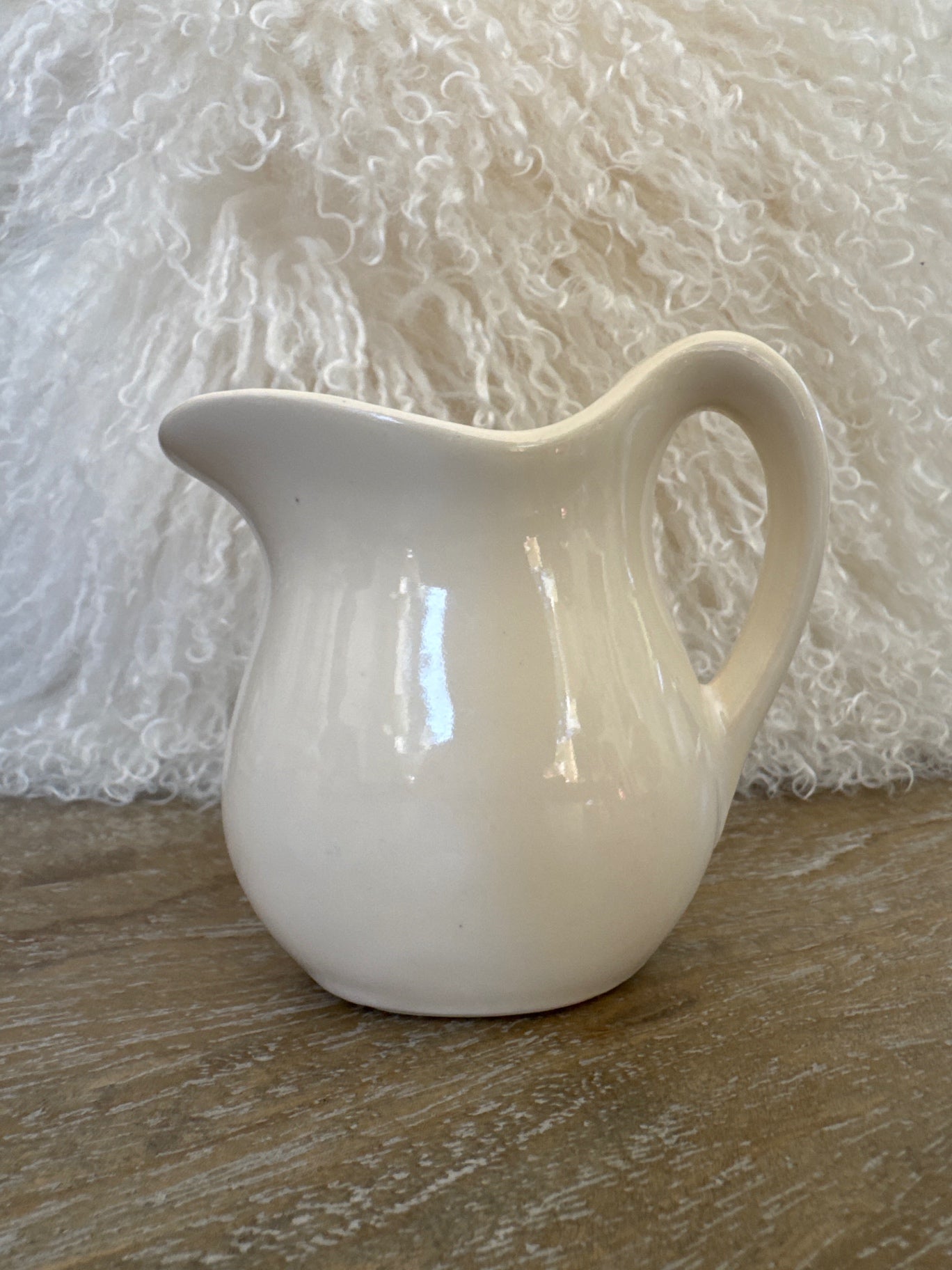 White USA creamer