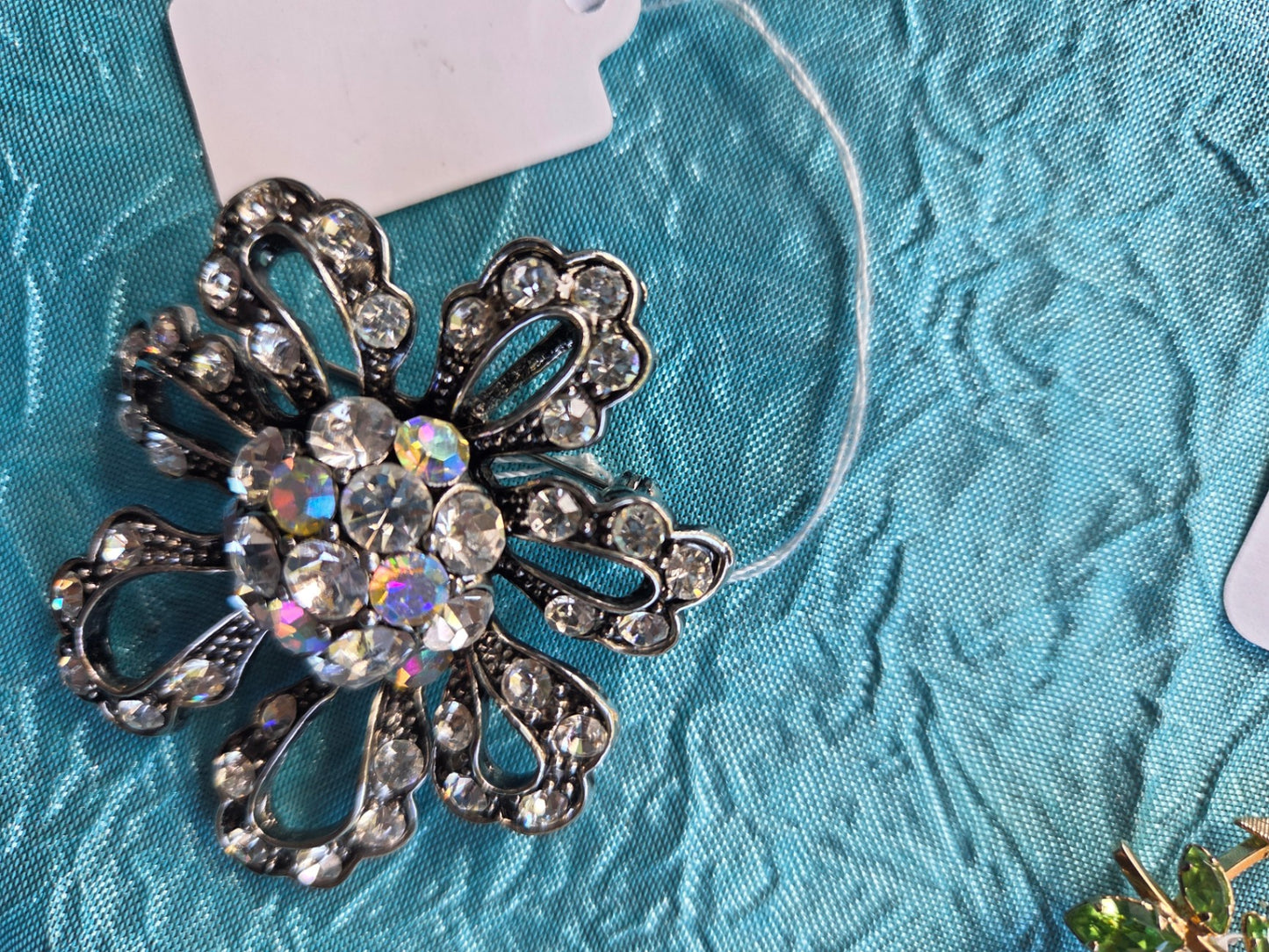 Aurora borealis pin