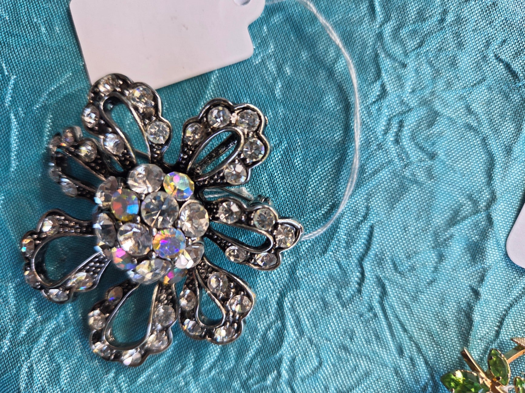 Aurora borealis pin