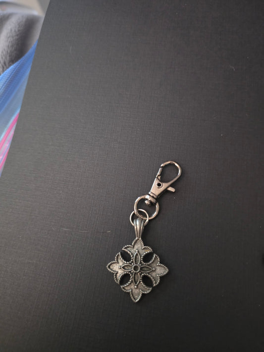 15c zipper pull  fleur