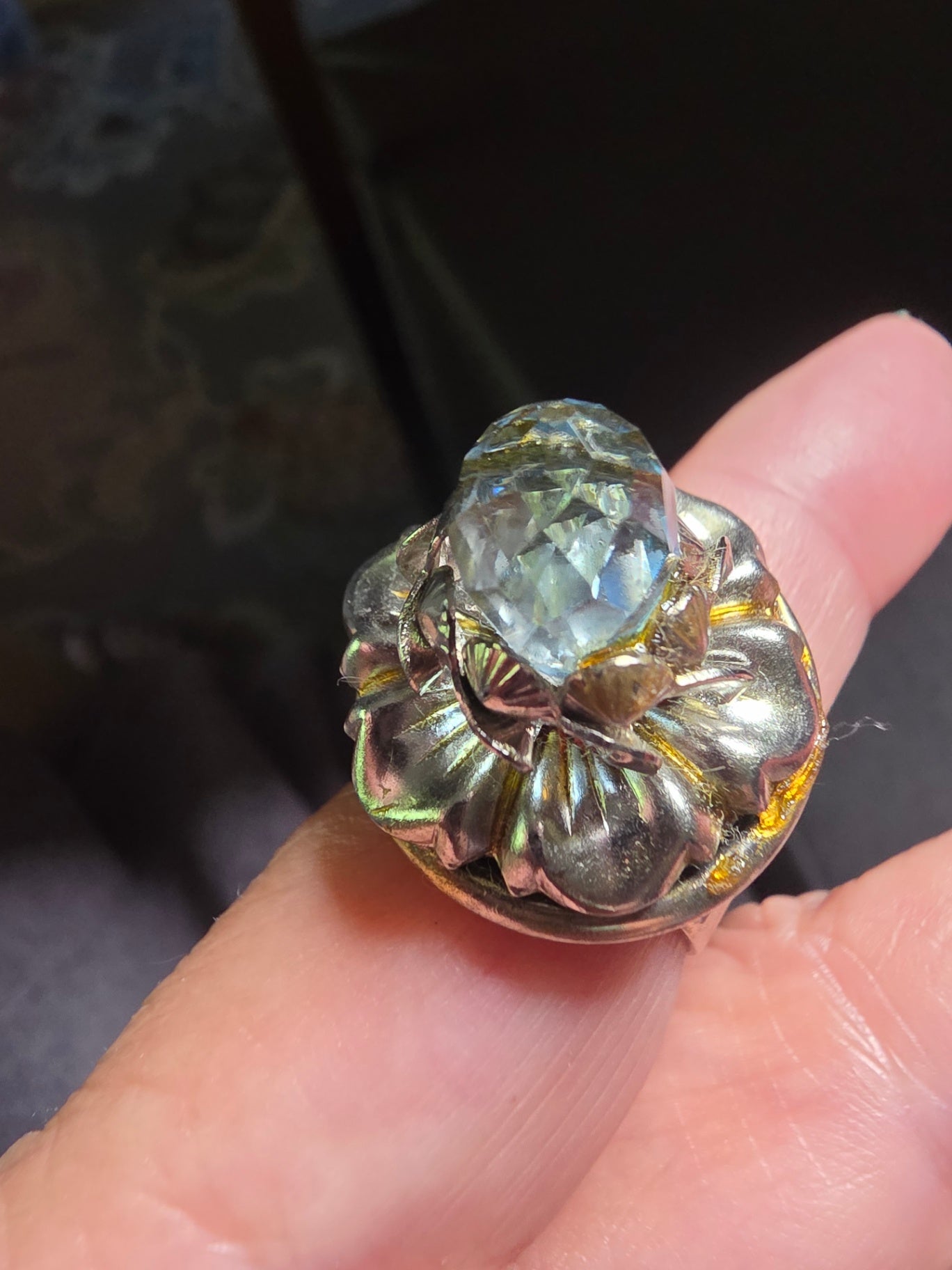 17r blue crystal in flower setting ring