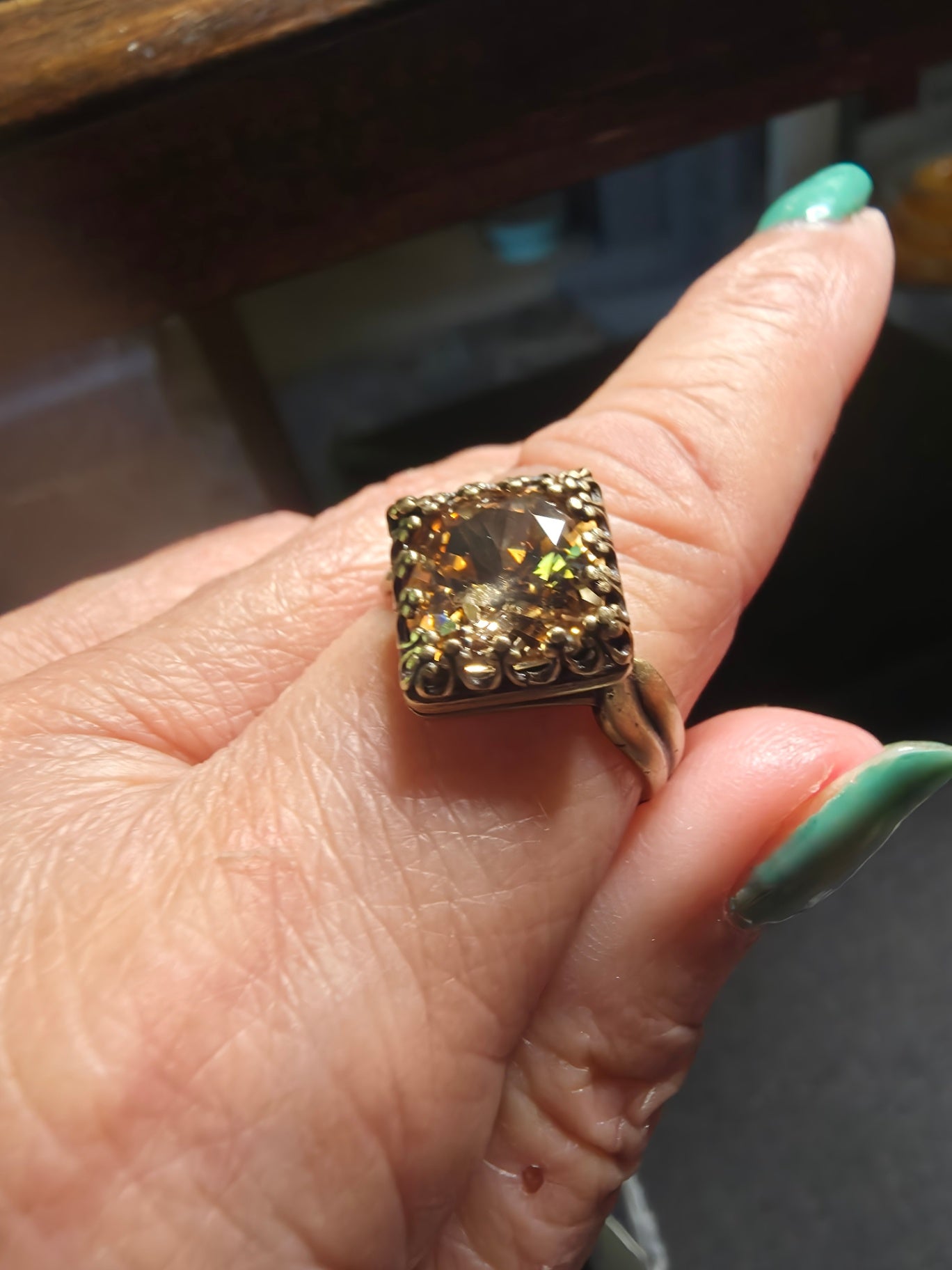 11r brown chrystal ring 