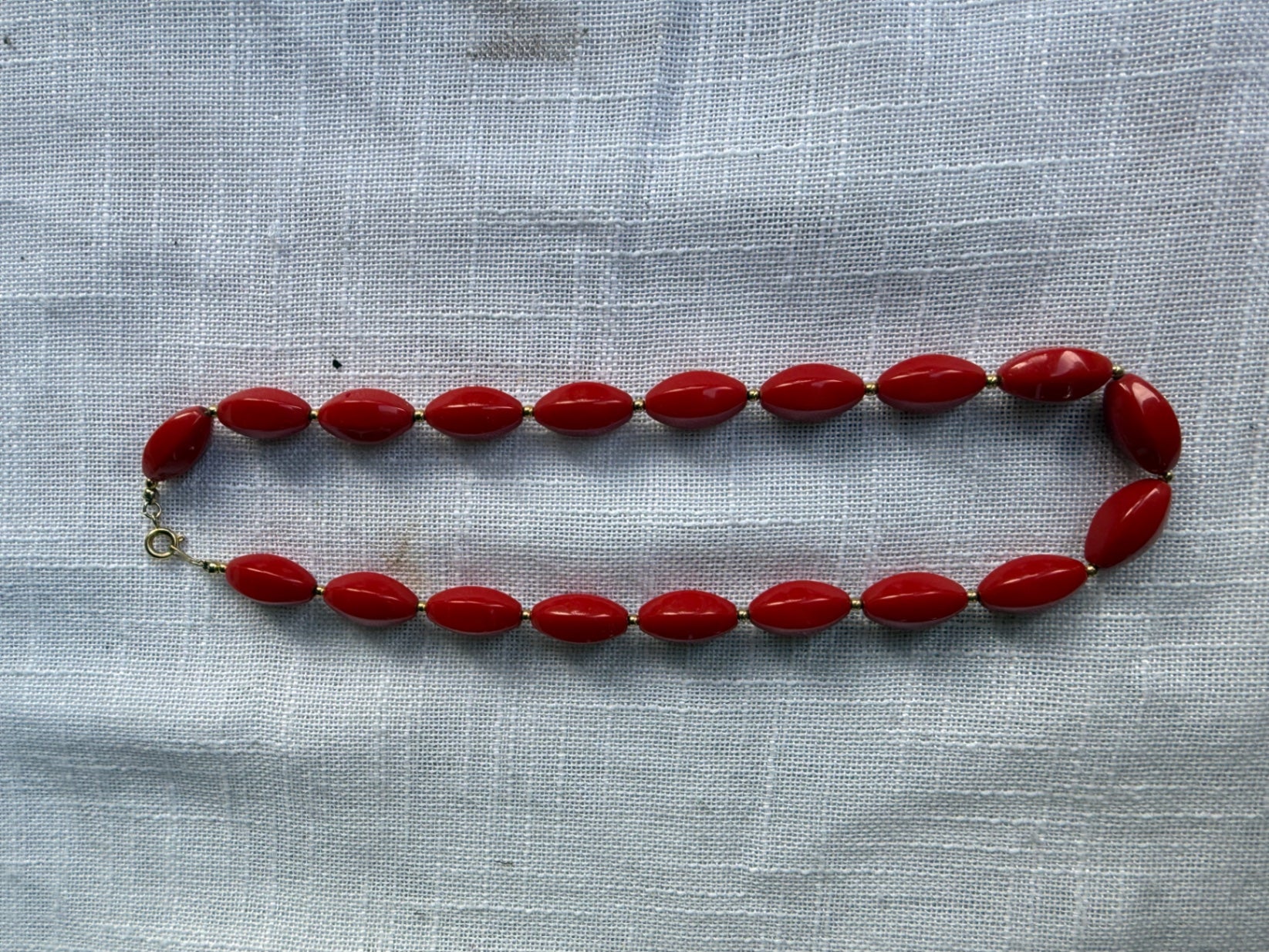 Vintage Mid-Century Bright Red Molded Plastic Rice Bead Choker Necklace – 16"