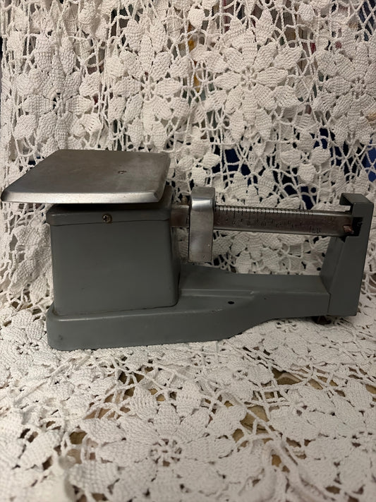 Vintage metal US post office balance scale