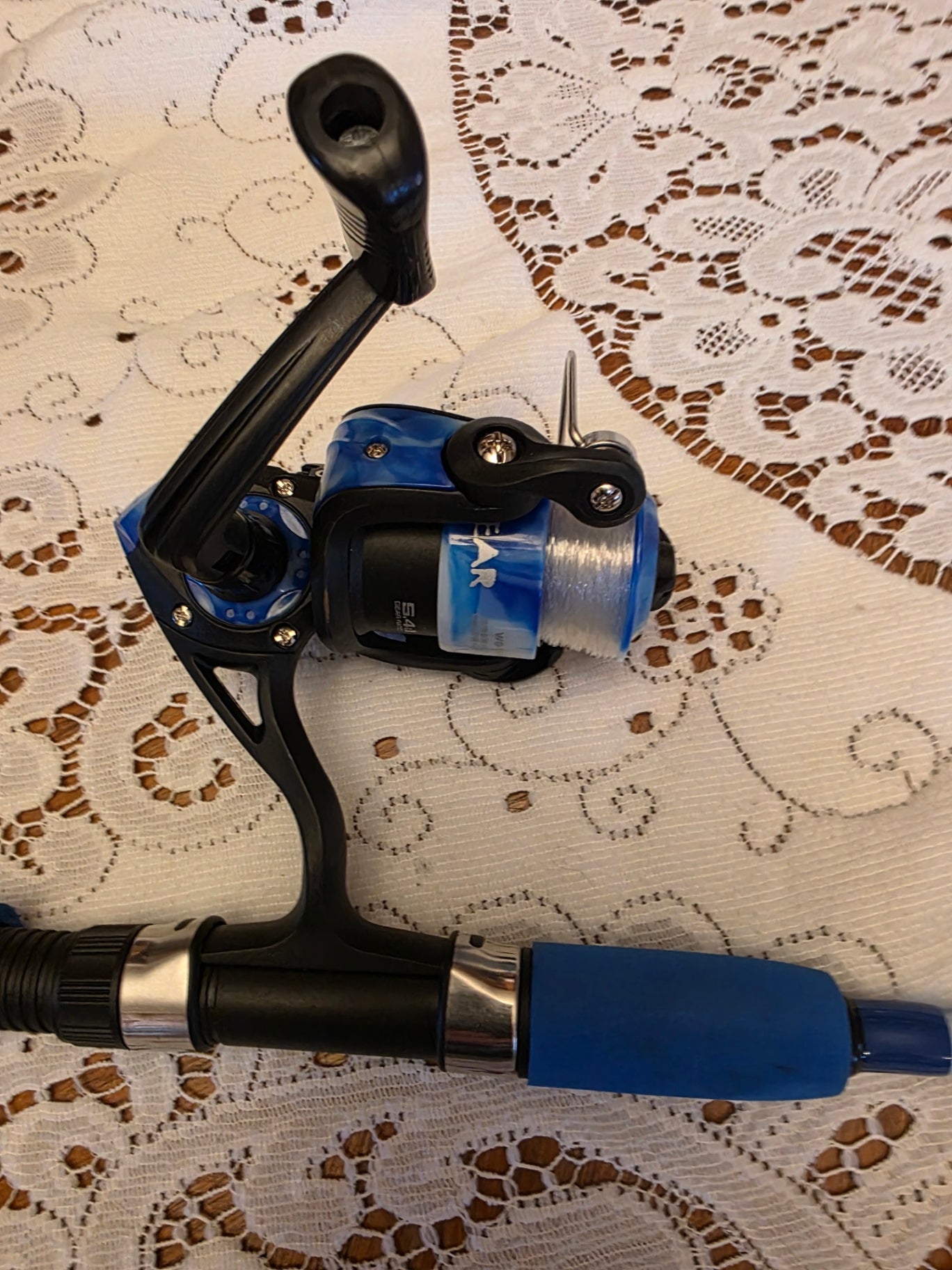 SOUTH BEND WORMGEAR 5'6" ROD WITH SPINNING REEL COMBO.