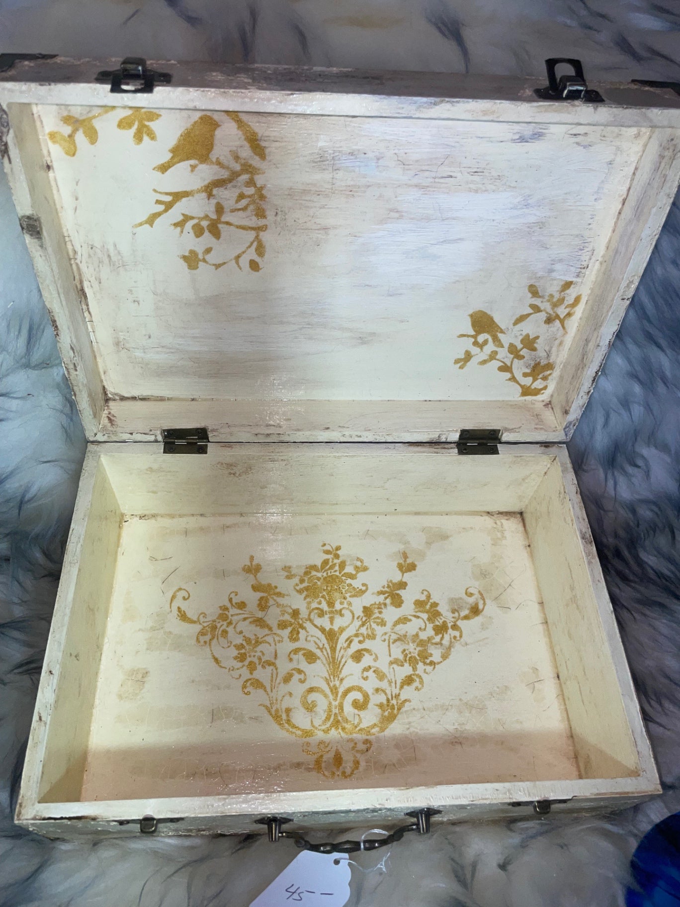 Lg box 11x6x4 cream with gold relief