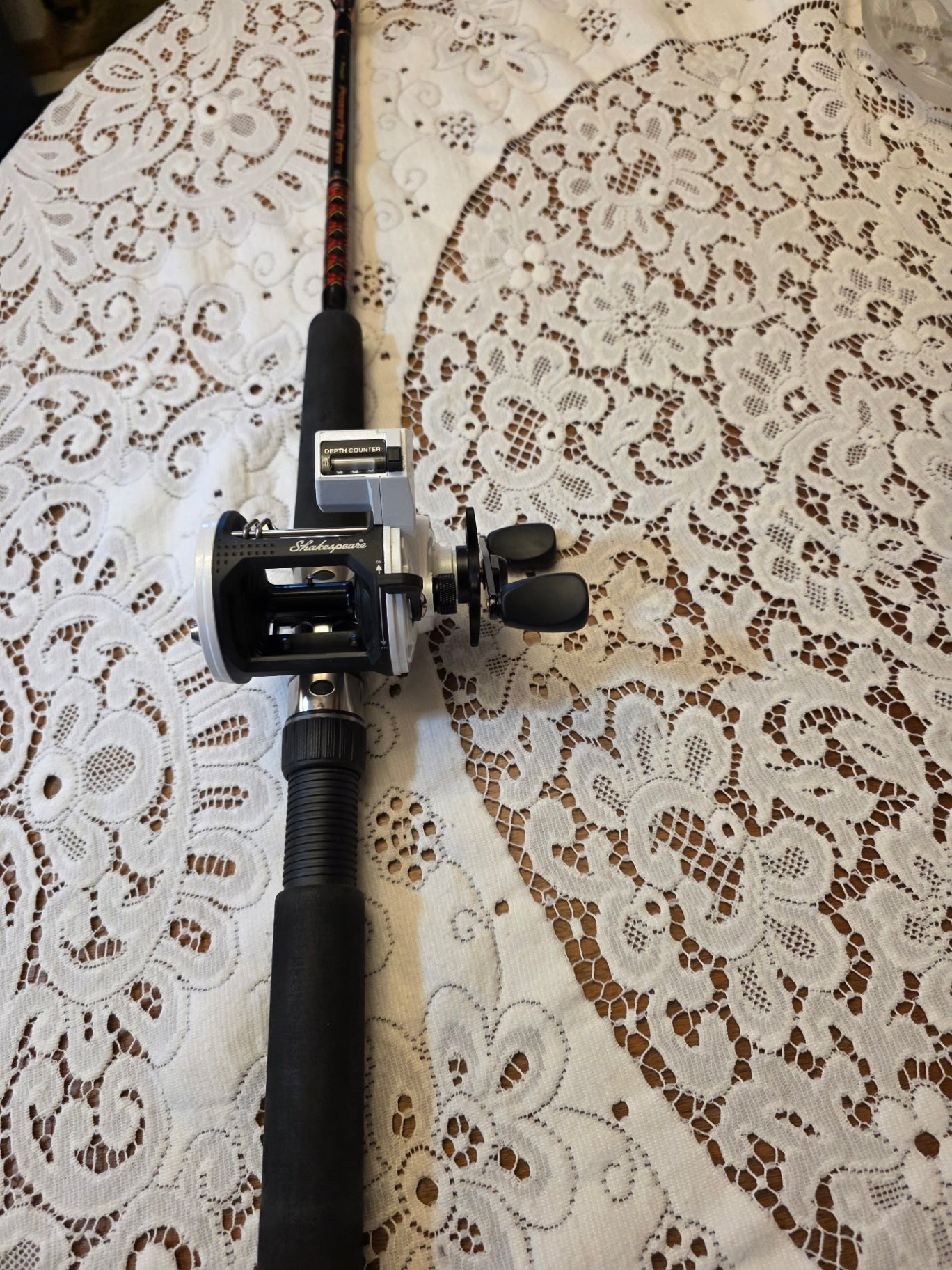 PINNACLE, 6 FOOT SALTWATER ROD WITH A SHAKESPEARE. ATS RAIL.
