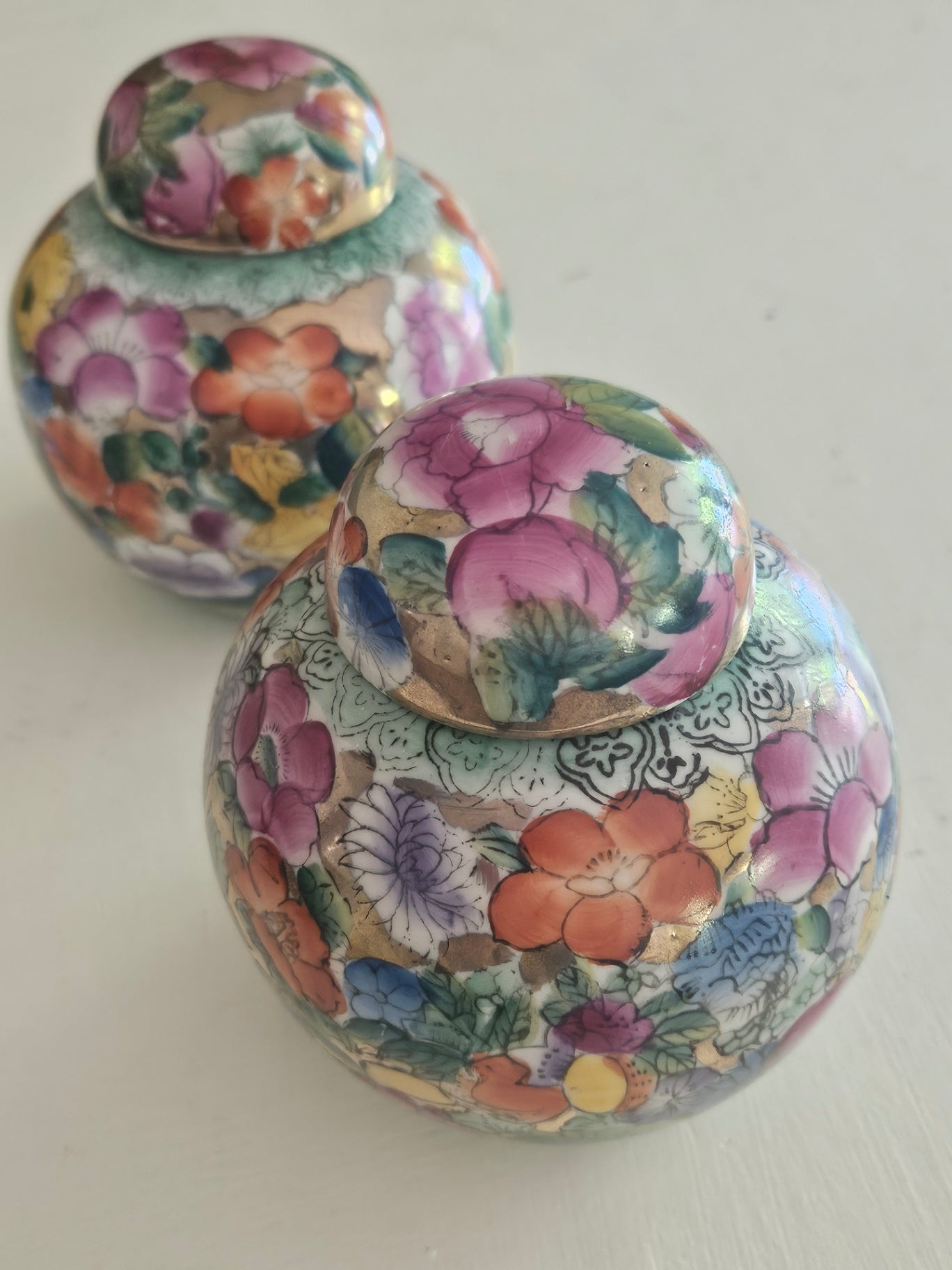 Vintage handpainted Millefleur Chinese ginger jar 4"in D