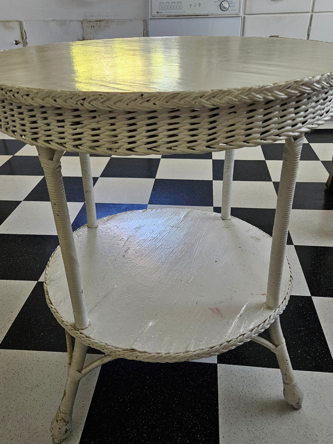 Vint/antique white wicker table 12" Dx29 T