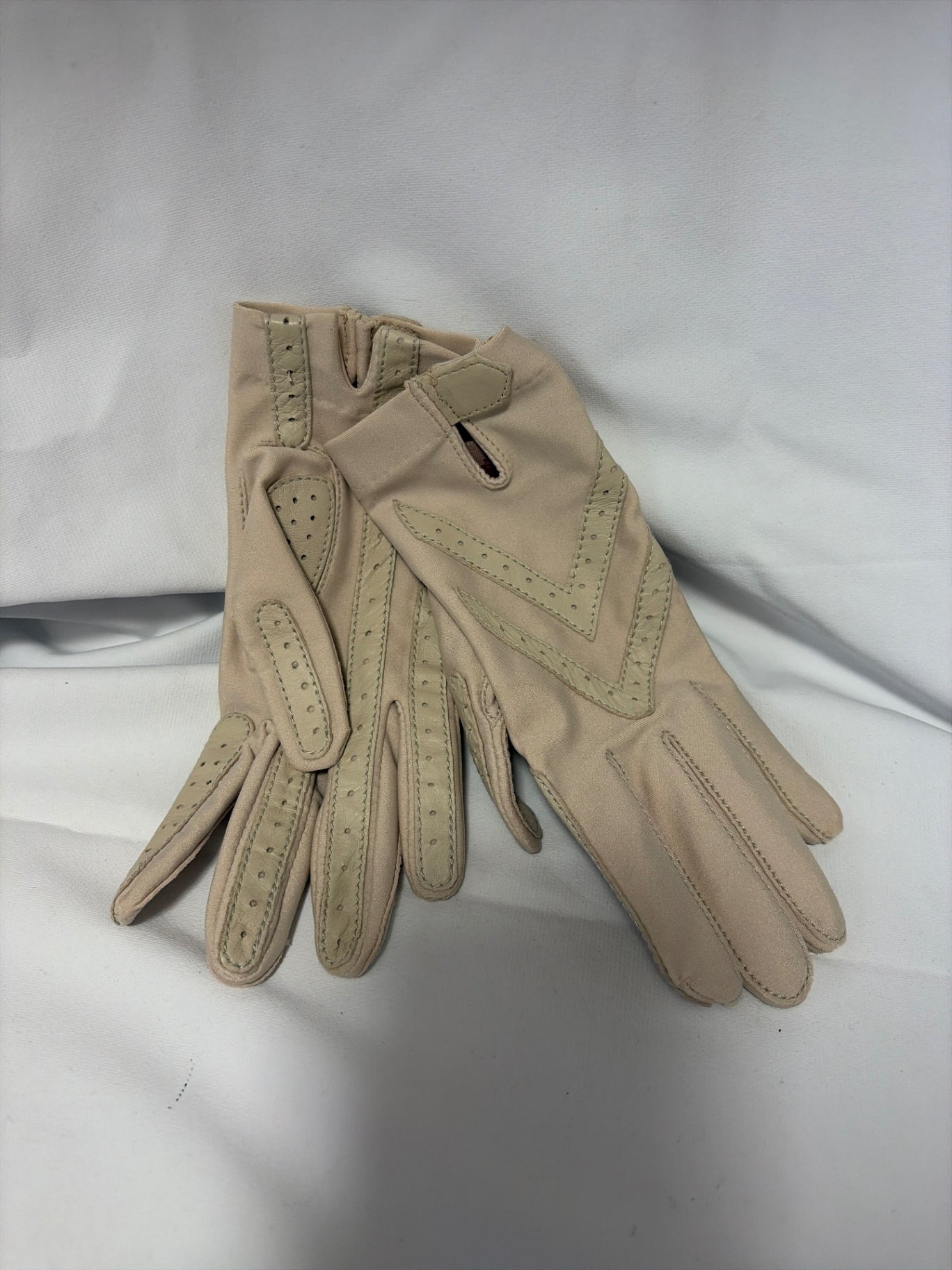 Vintage cream Isotoner women’s gloves