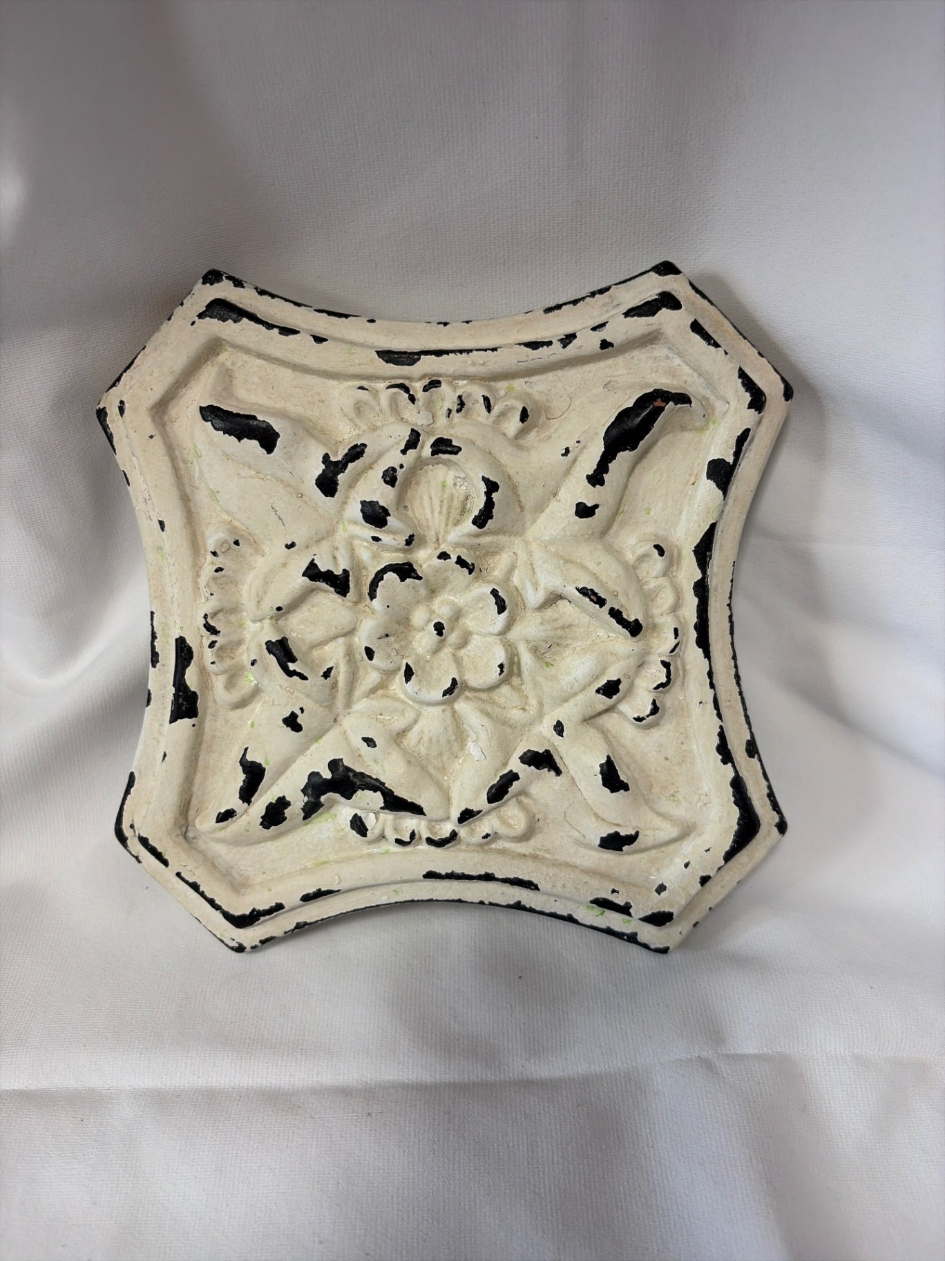 7” white floral wall hanging 