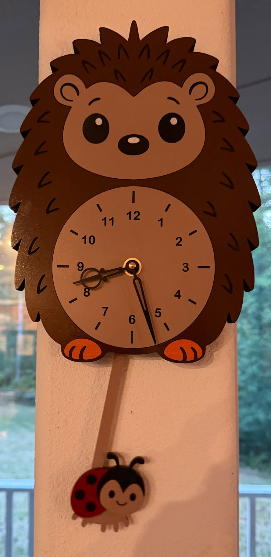 Hedgehog clock with pendulum