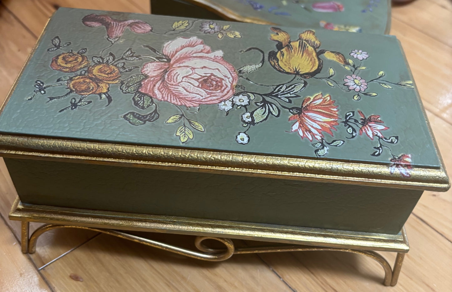 Rose trinket box