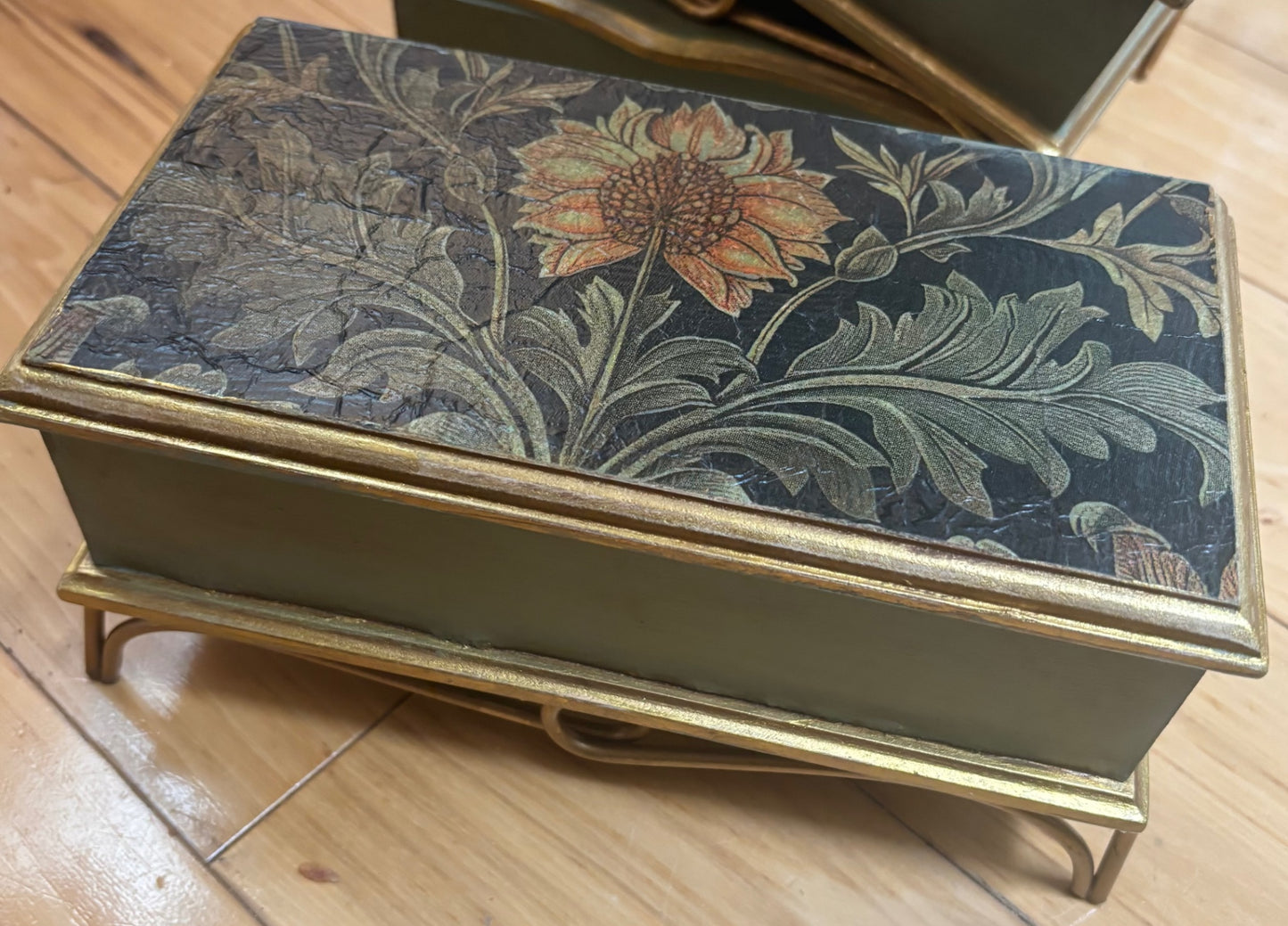 Wm. Morris trinket box