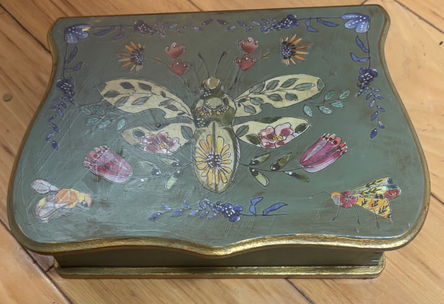 Bug trinket box
