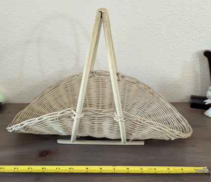 Vtg. Gathering basket Wicker-Rattan 