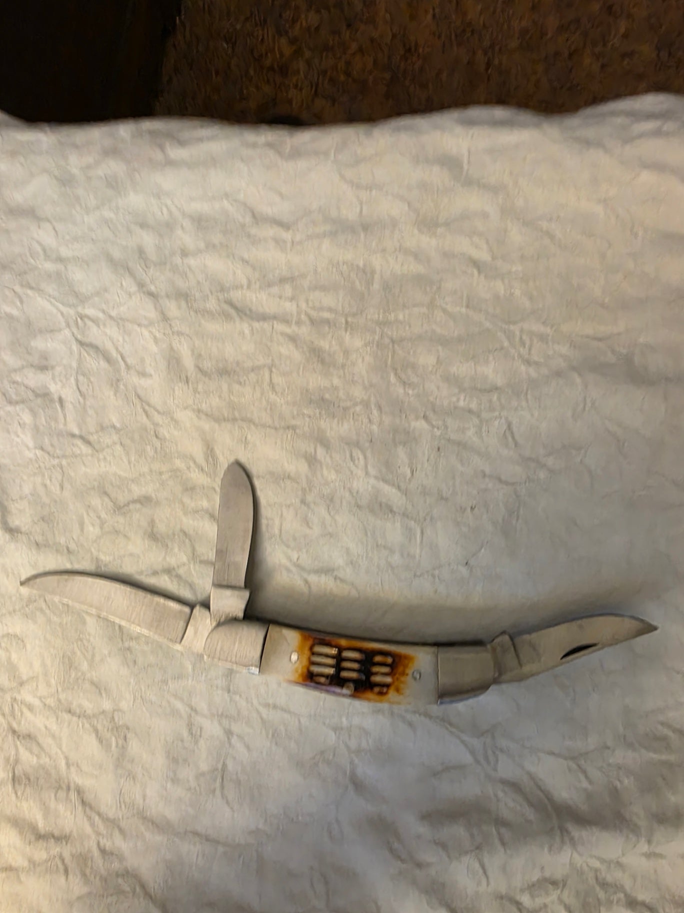 FOLDING KNIFE WITH 3 BLADES.