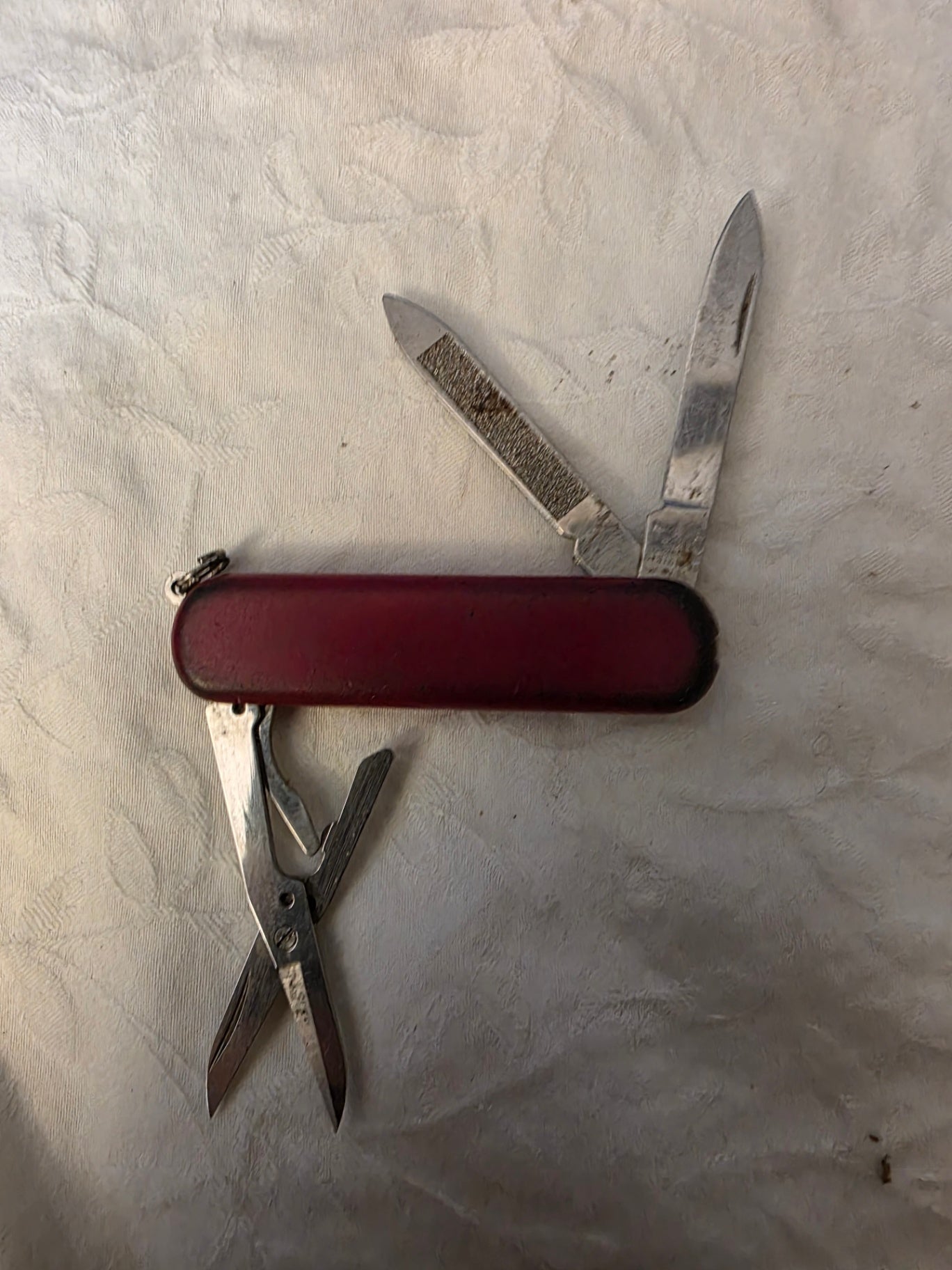 SWISS ARMY KNIFE KEYCHAIN, SIZE.
