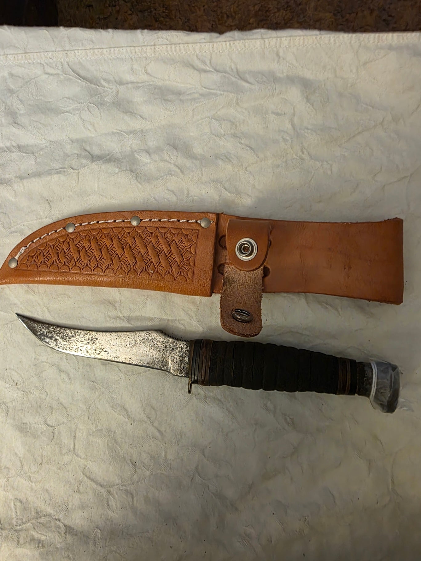 VINTAGE KABAR USA FIXED BLADE KNIFE WITH SHEATH.