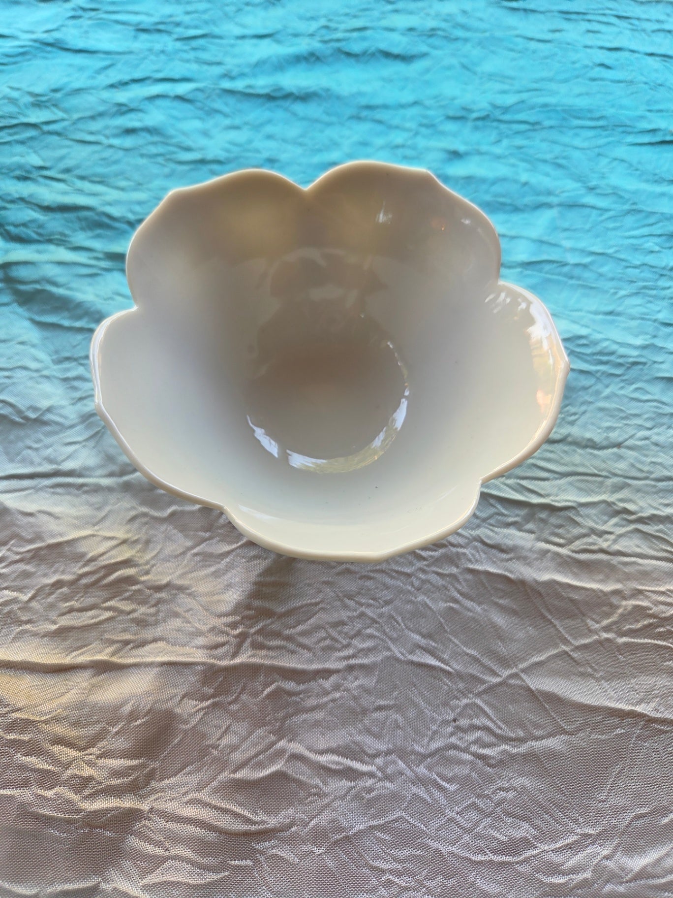 Medium lotus bowl