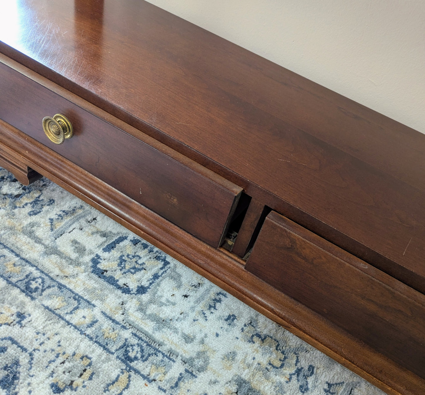 Beautiful Broyhill (vintage) Entryway Table