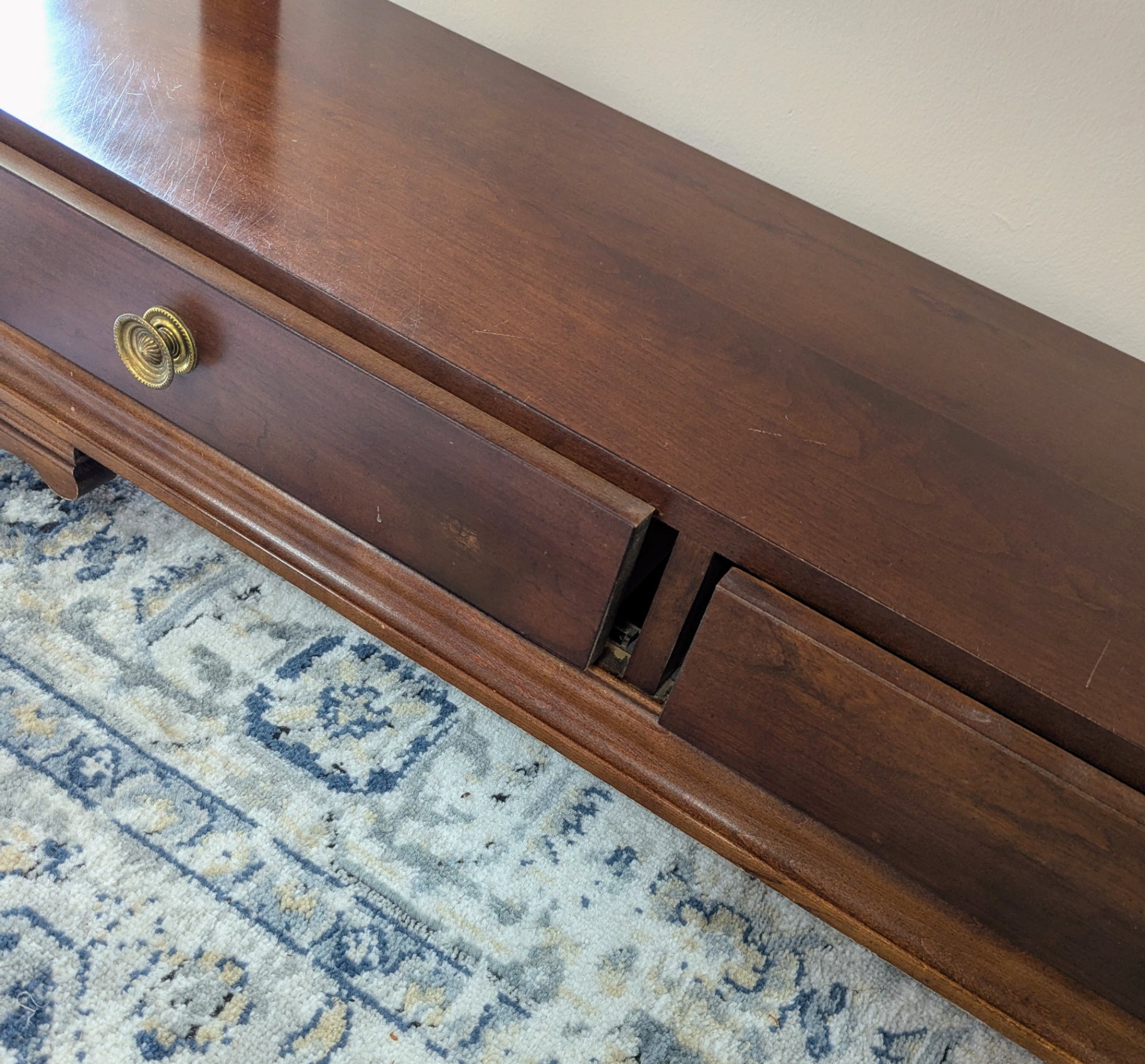 Beautiful Broyhill (vintage) Entryway Table
