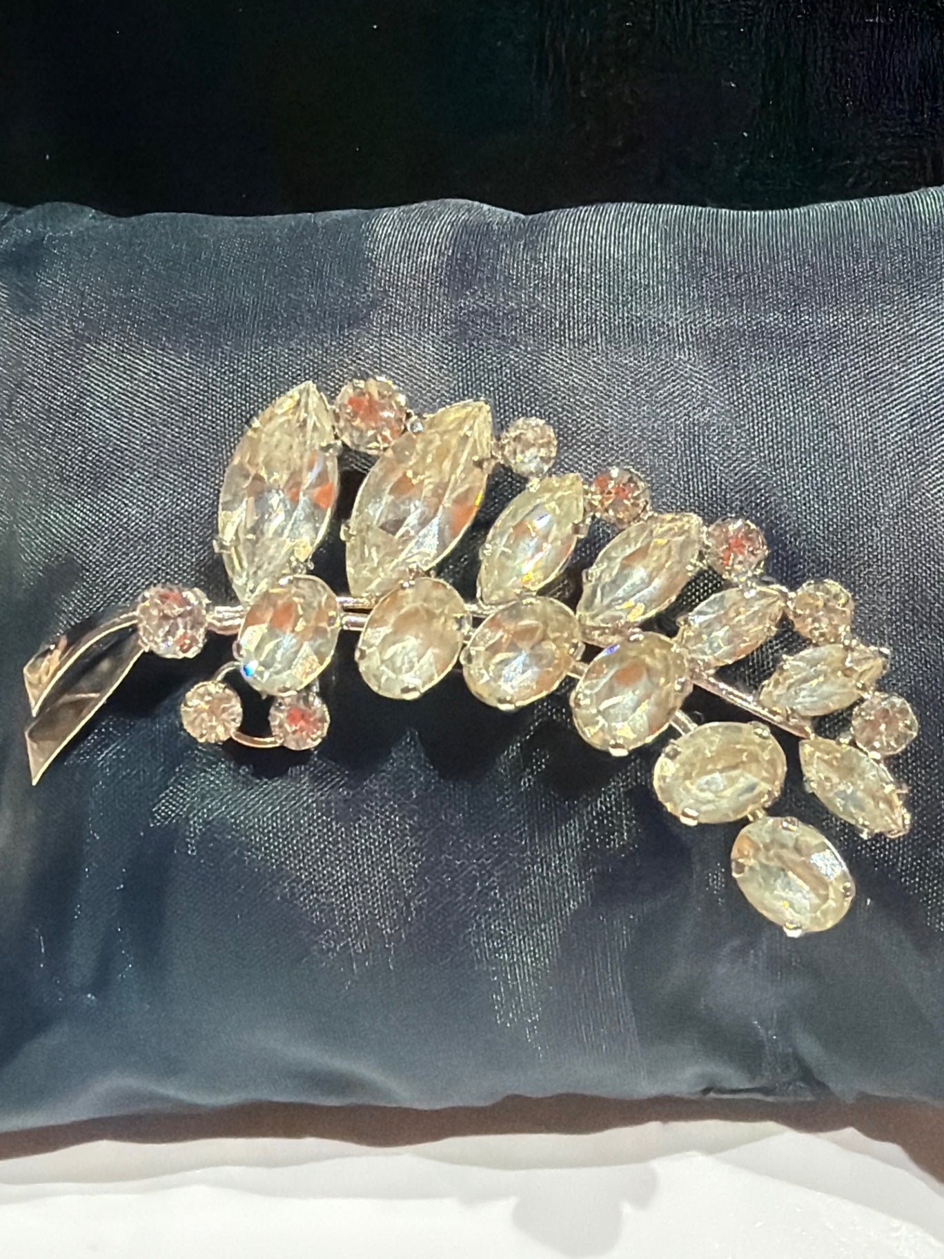 Vtg Austrian crystal spray brooch