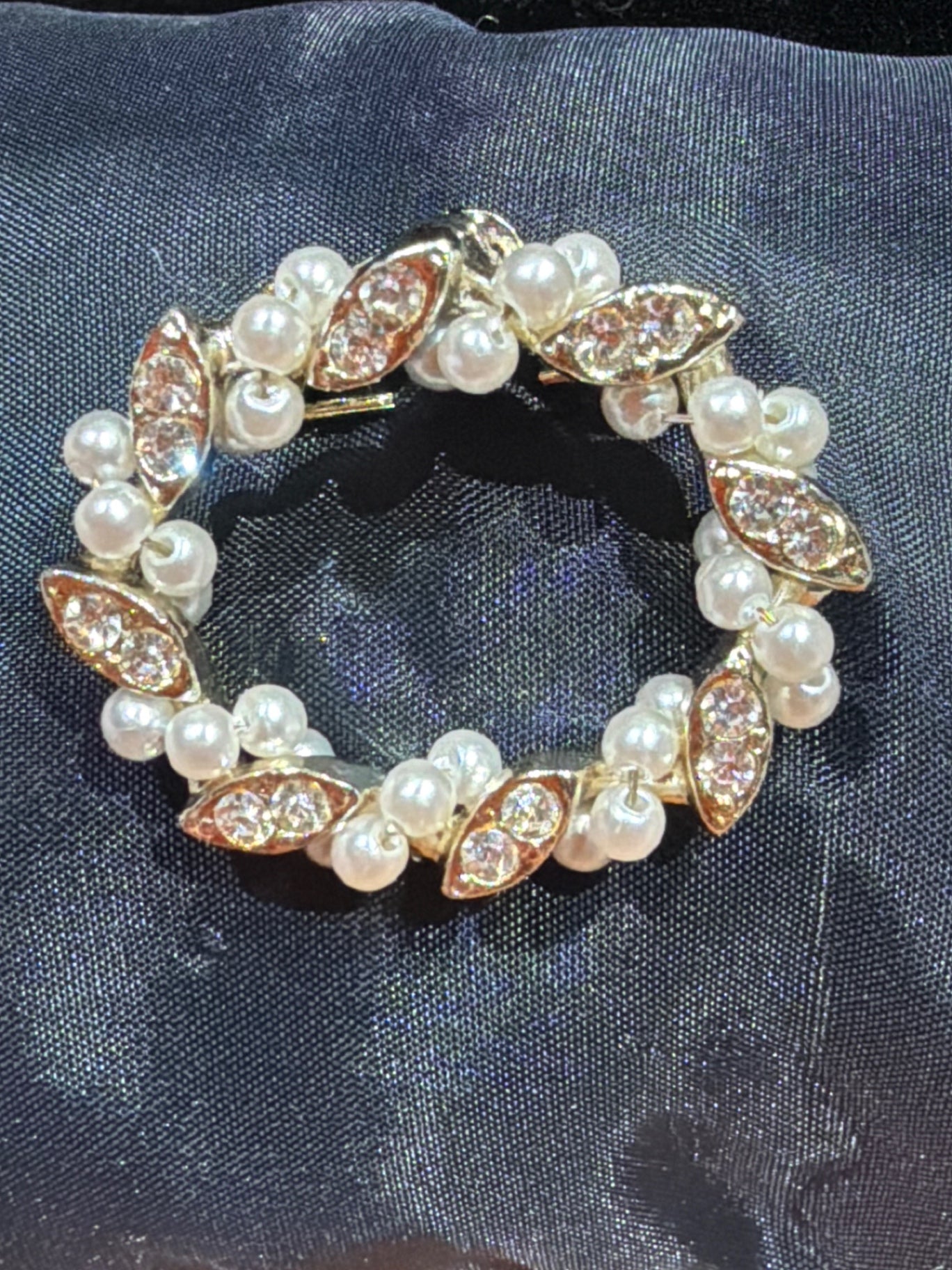 Vtg Oval faux pearl and rhinestone brooch
