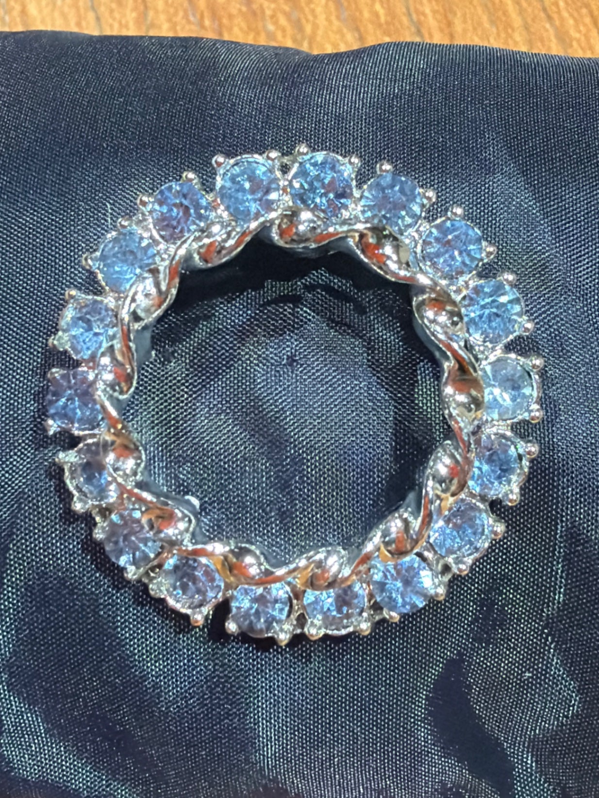 Vtg blue rhinestone circular brooch