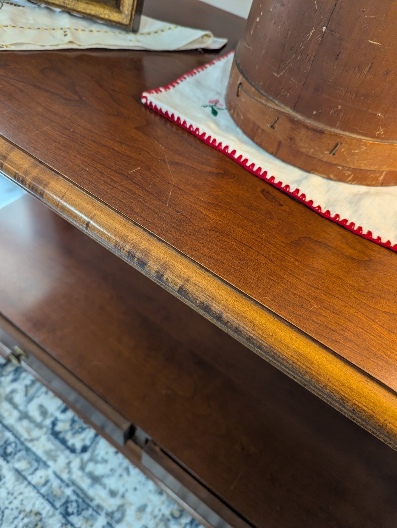 Beautiful Broyhill (vintage) Entryway Table