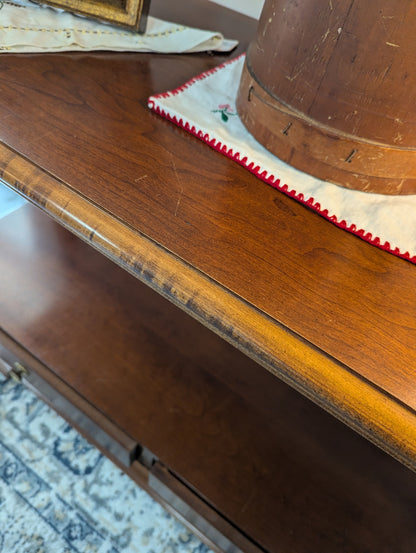 Beautiful Broyhill (vintage) Entryway Table