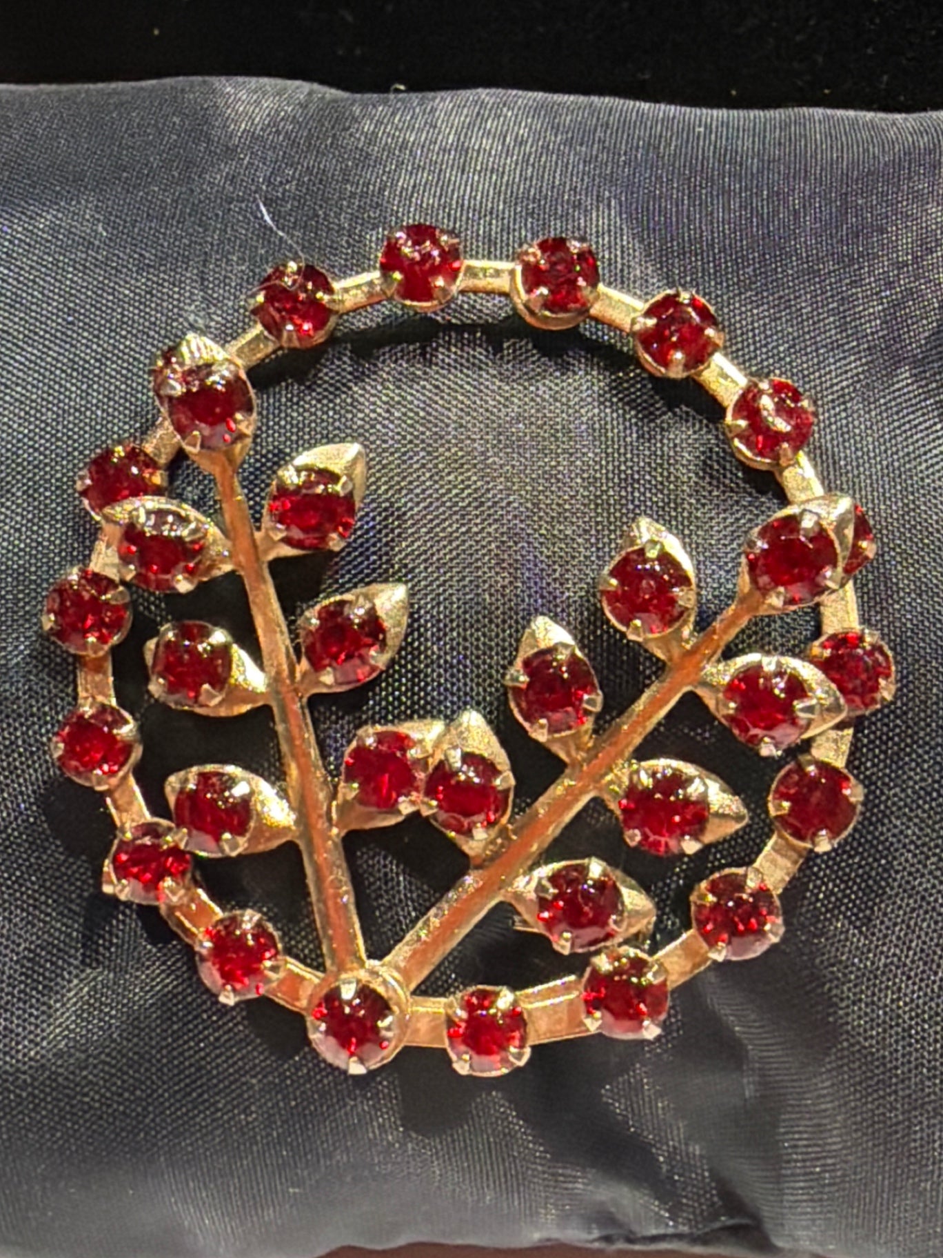 Vtg Red rhinestone circle brooch