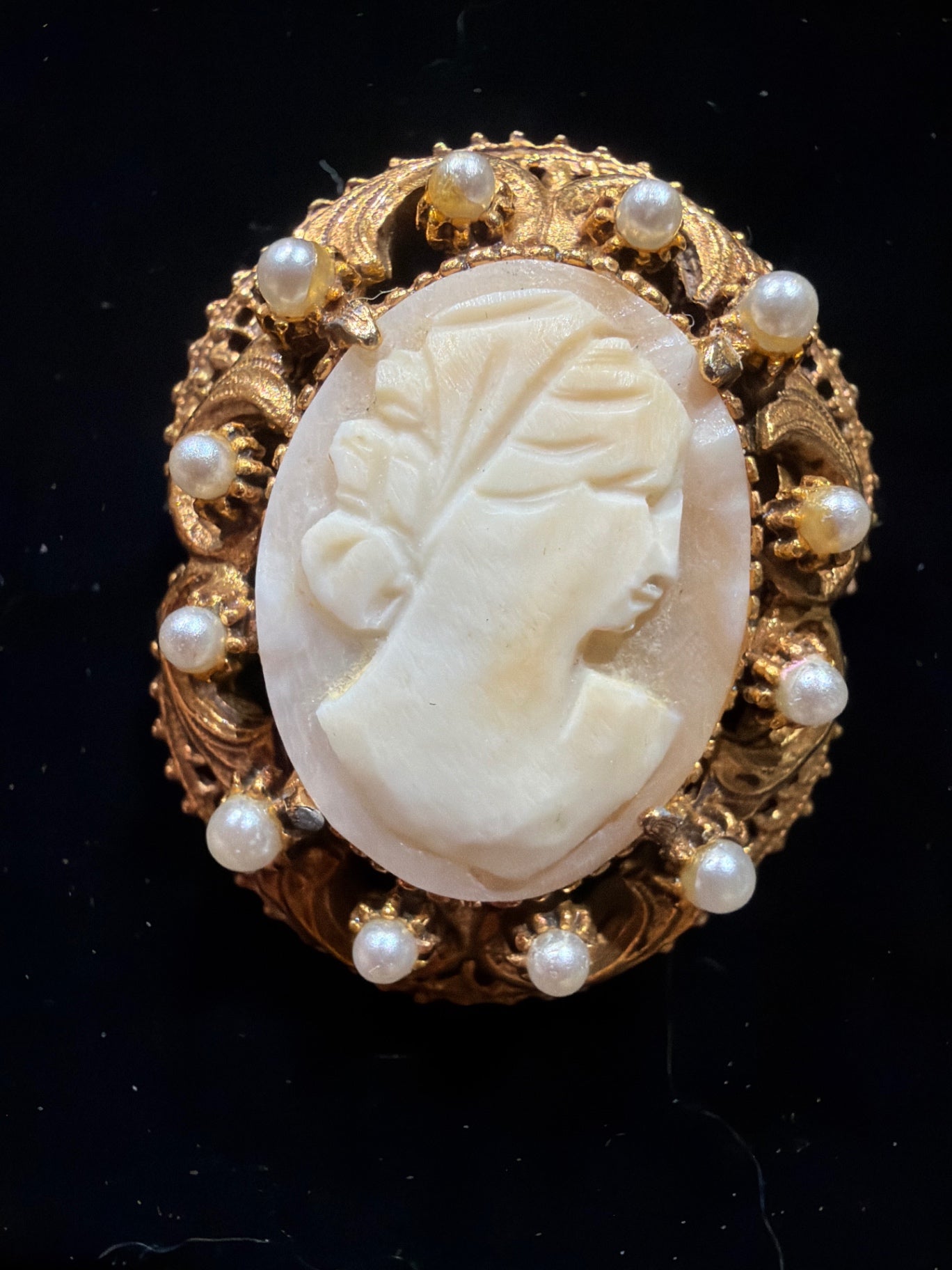 Vtg Florenzia cameo brooch / pendant with faux pearls