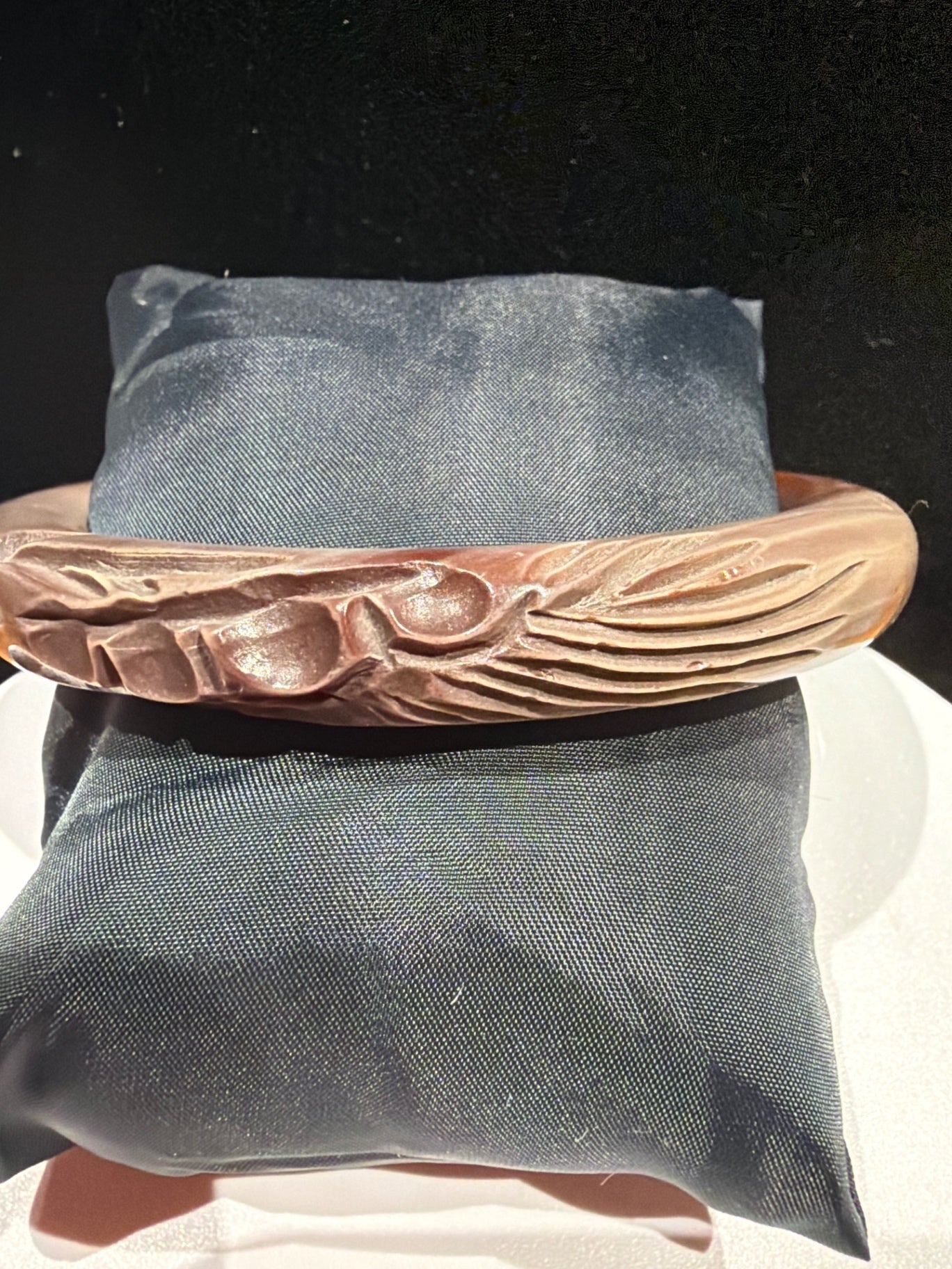 Vintage carved bangle bracelet rootbeer brown