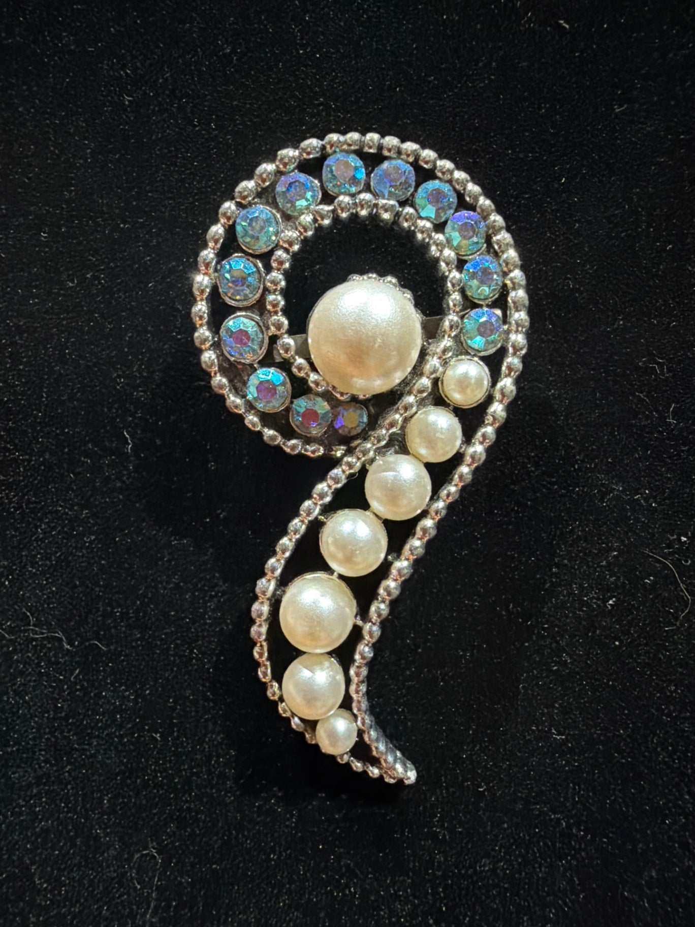 Art Deco rhinestone and faux pearl brooch
