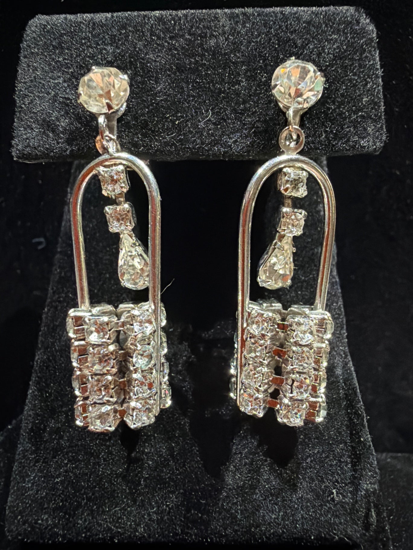 Vtg Wishing well rhinestone earrings Screw-back