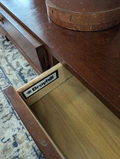 Beautiful Broyhill (vintage) Entryway Table